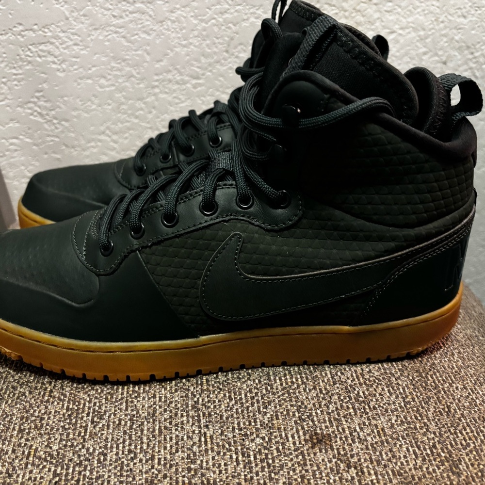 Nike Men's Green and Gum High-Top Sneakers